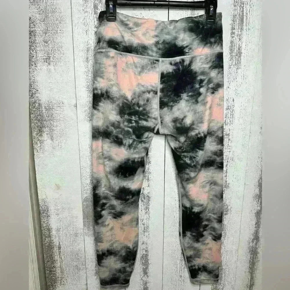 Athleta 7/8 Elation Tights Ice Dye Orchid
Pink Tie Dye